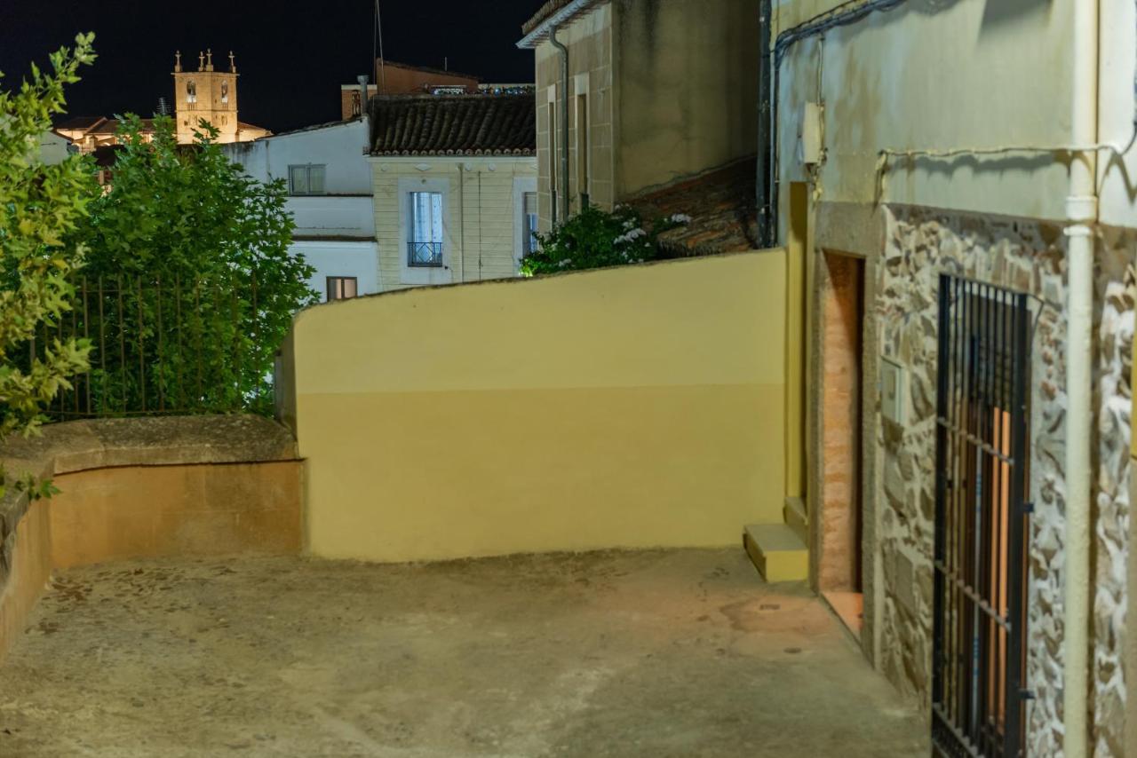 Апартаменти Galarza Deluxe Casa Xvi-Xvii Parking Privado Gratis Касерес Екстер'єр фото